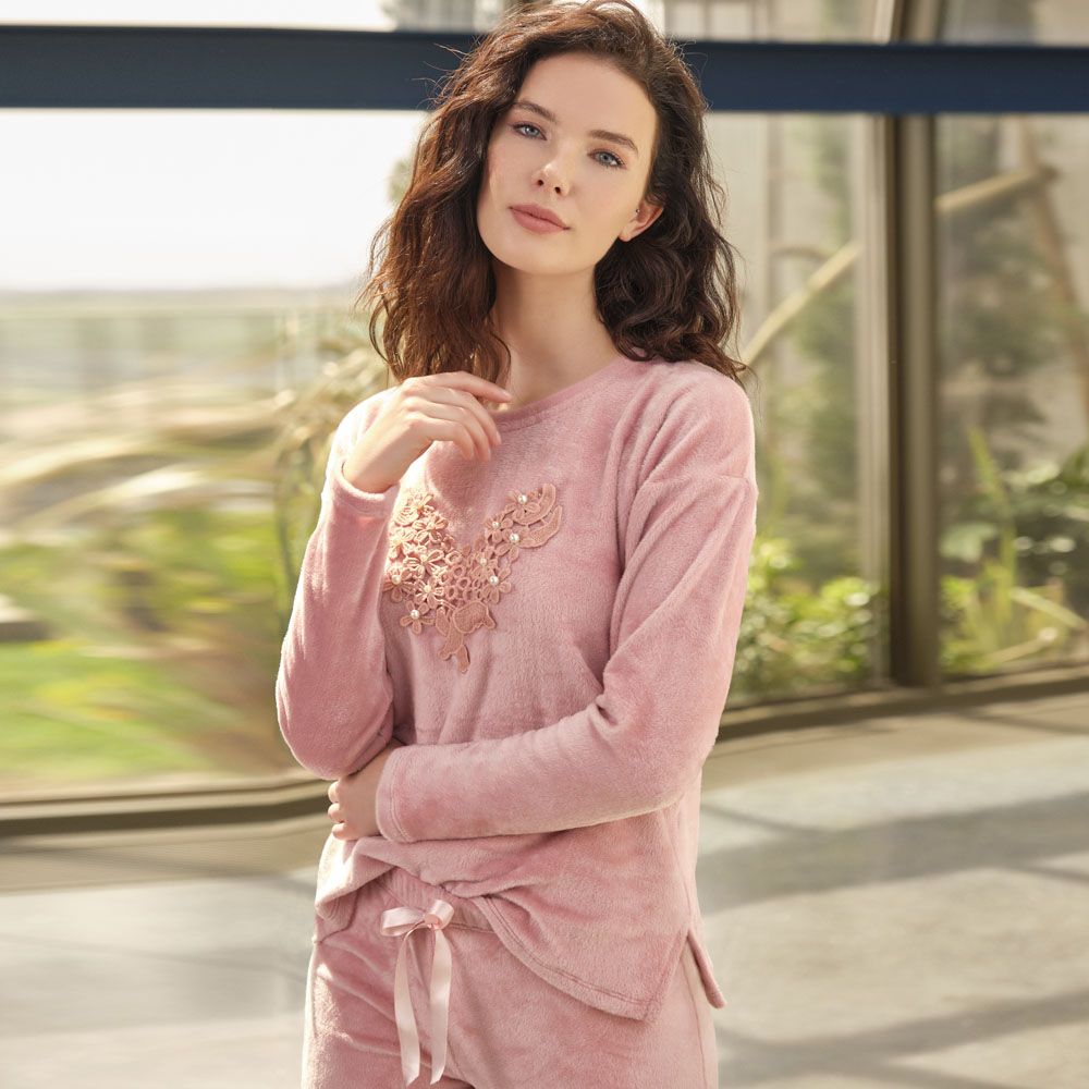 Anil Guipure Detailed Velvet Rose Pajamas Set